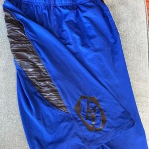Under Armour Heat Gear Athletic Shorts. 2 Hand Pockets. Loose Fit. Size YLG
